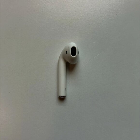 Genuine Apple AirPods 2nd Gen Replacement Earbud (Right Only) A2032 'A Grade' - Picture 3 of 3